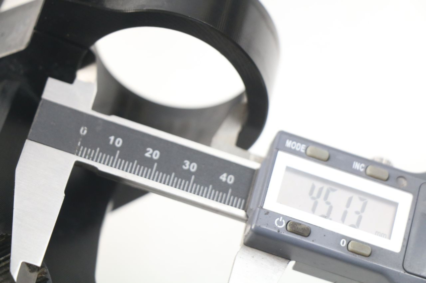 photo de PIASTRA SUPERIORE YCF R-START 125 - Zoom sullo stato d'uso