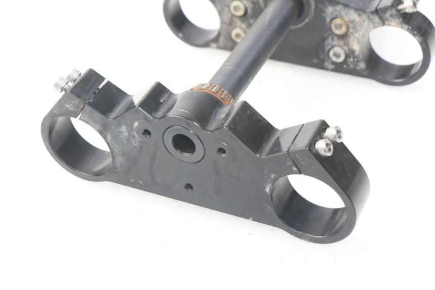 photo de PIASTRA SUPERIORE YCF R-START 125 - Primo piano tecnico