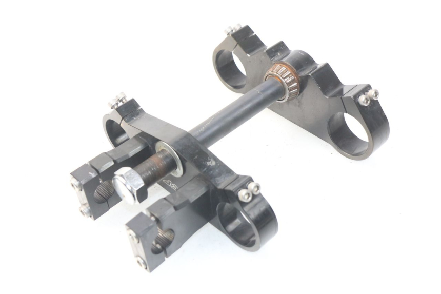 photo de PIASTRA SUPERIORE YCF R-START 125 - Dettagli dei punti di fissaggio