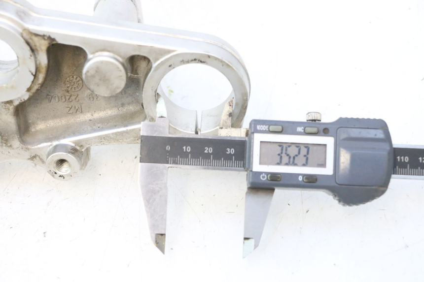 photo de PIASTRA SUPERIORE MZ RT 125 (2000 - 2008) - Primo piano tecnico