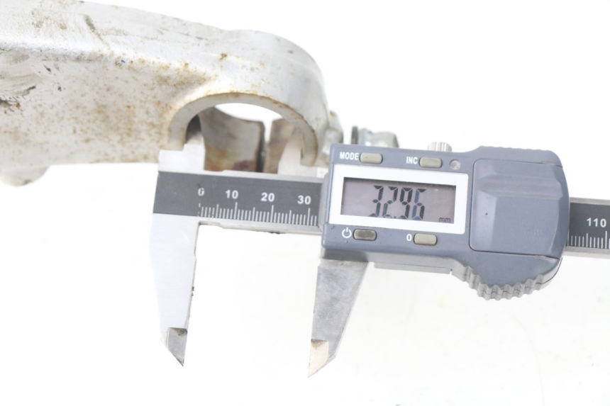 photo de PIASTRA SUPERIORE SUZUKI RV VAN VAN 125 (2003 - 2008) - Dettaglio del componente