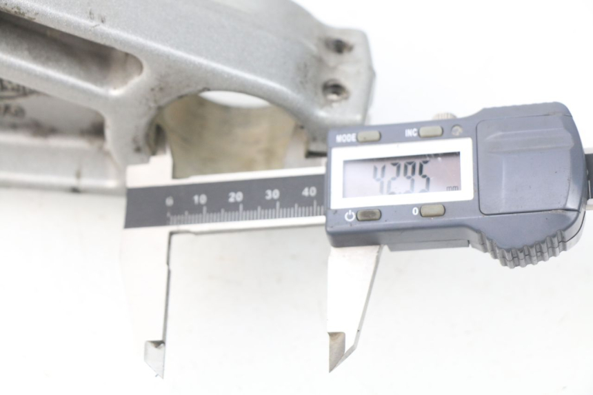 photo de Forcella superiore TRIUMPH SPRINT ST ABS 1050 (2005 - 2007) - Primo piano tecnico