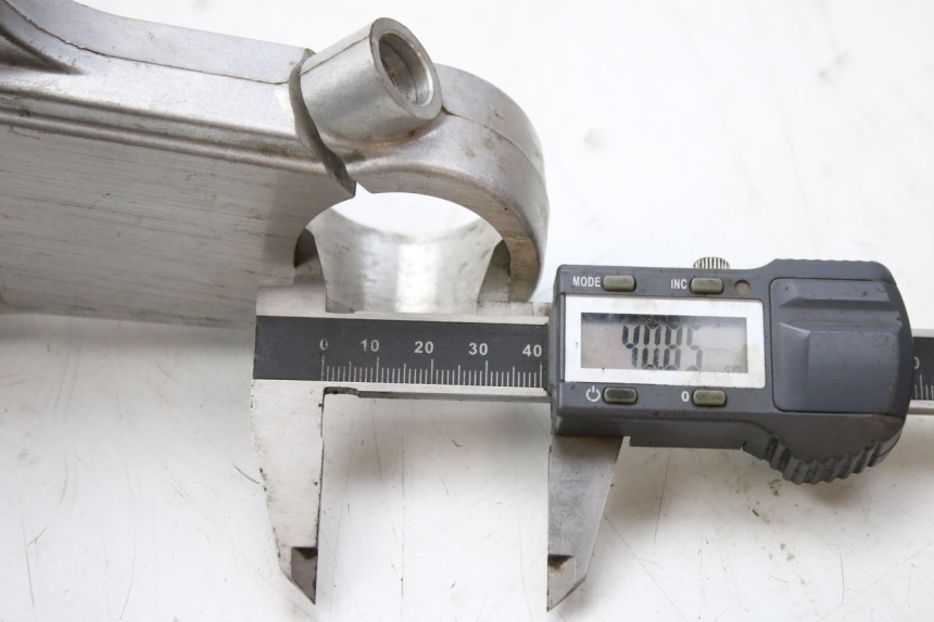 photo de PIASTRA SUPERIORE SUZUKI SV S 650 (1999 - 2002) - Primo piano tecnico