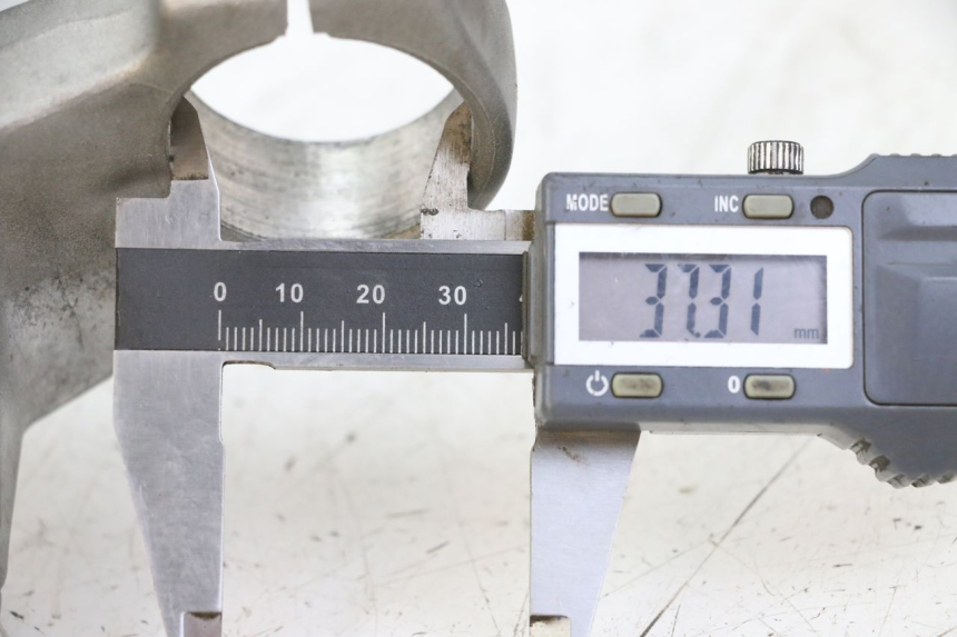 photo de PIASTRA SUPERIORE YAMAHA TDR DELTABOX 125 (1997 - 2003) - Zoom sullo stato d'uso