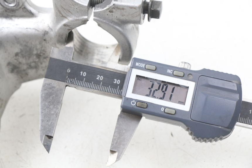 photo de Forcella superiore YAMAHA TW 125 (1998 - 2002) - Dettaglio del componente