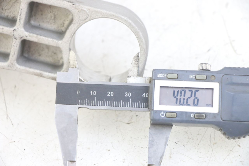 photo de PIASTRA SUPERIORE KYMCO X-CITING XCITING 400 (2014 - 2018) - Zoom sullo stato d'uso