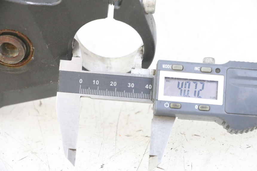 photo de PIASTRA SUPERIORE YAMAHA XJ6 ABS 600 (2008 - 2016) - Primo piano tecnico