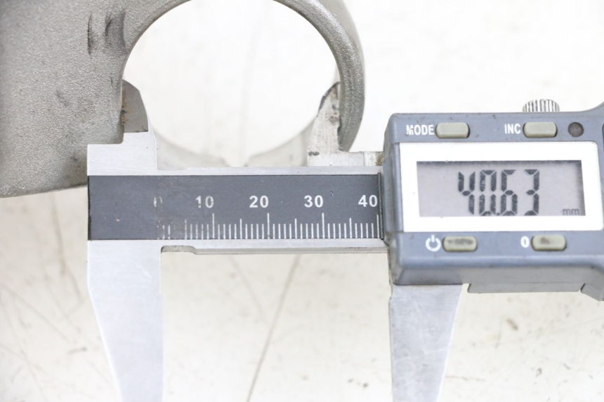 photo de PIASTRA SUPERIORE YAMAHA XJS DIVERSION 600 (1997 - 1999) - Dettaglio del componente