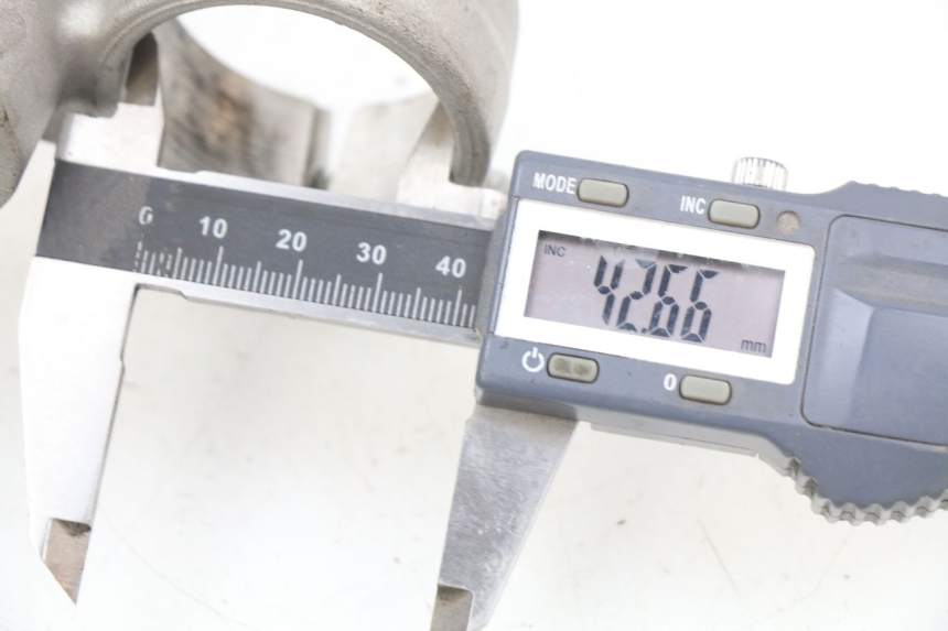 photo de Forcella superiore YAMAHA XP T-MAX TMAX ABS 530 (2012 - 2015) - Primo piano tecnico