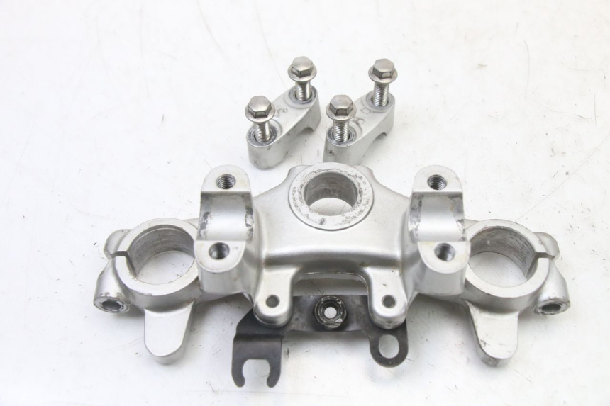 photo de Forcella superiore YAMAHA TTR 125 (2000 - 2020) - Dettaglio del componente