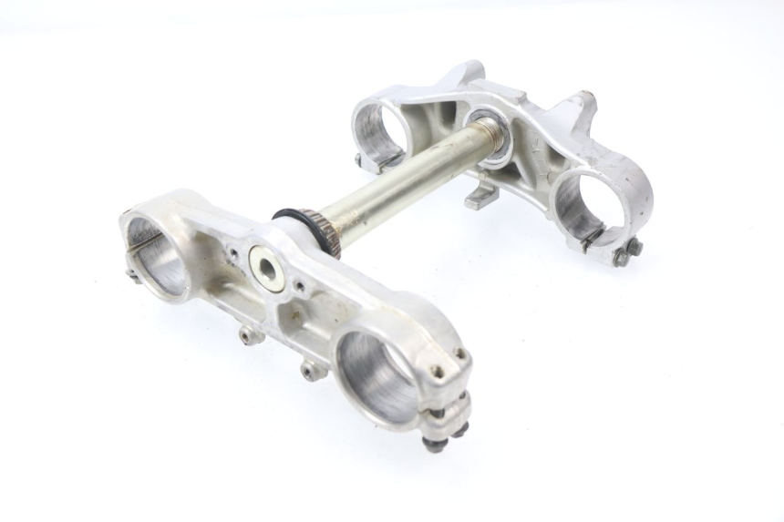 photo de PIASTRA SUPERIORE YAMAHA YZ 125 (1998 - 2005) - Dettagli dei punti di fissaggio