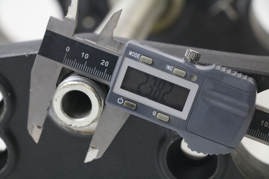 photo de Forcella superiore YAMAHA YZF YZ-F 450 (2018 - 2021) - Dettaglio del componente