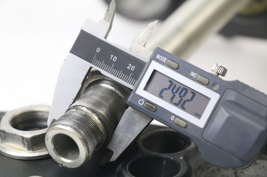 photo de Forcella superiore YAMAHA YZF YZ-F 450 (2018 - 2021) - Altra angolazione