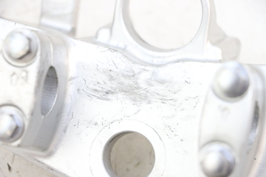 photo de PIASTRA SUPERIORE KAWASAKI ZR 7 750 (1999 - 2004) - Marcature e riferimenti originali