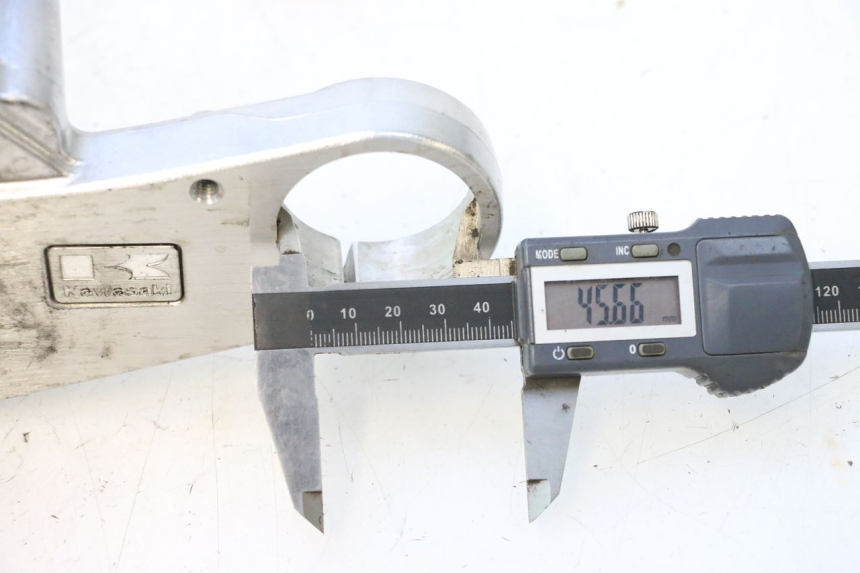 photo de Forcella superiore KAWASAKI ZX-6R ZX6R 600 (2000 - 2002) - Dettaglio del componente