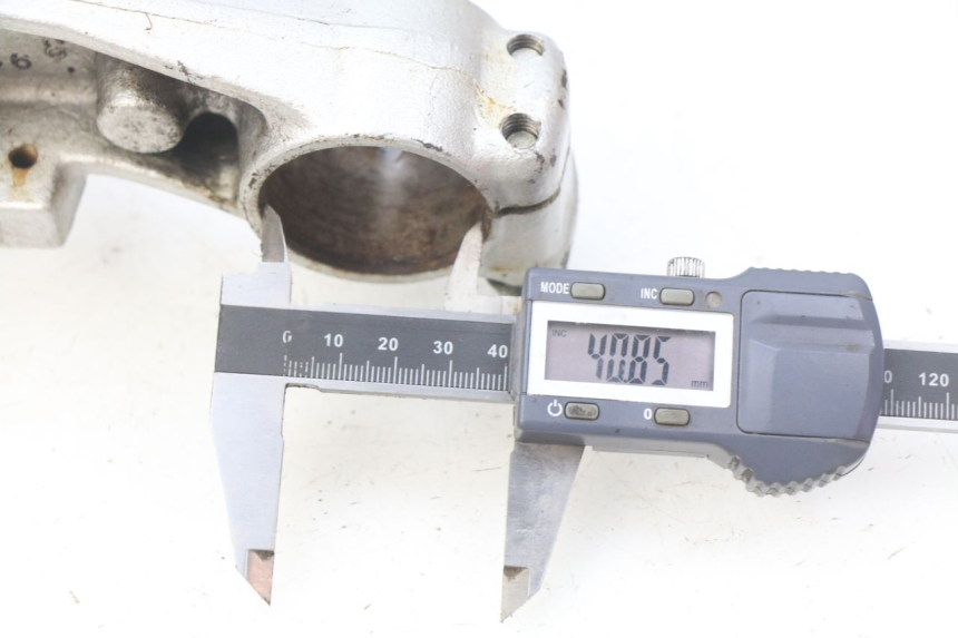 photo de PIASTRA SUZUKI SV N 650 (1999 - 2002) - Zoom sullo stato d'uso