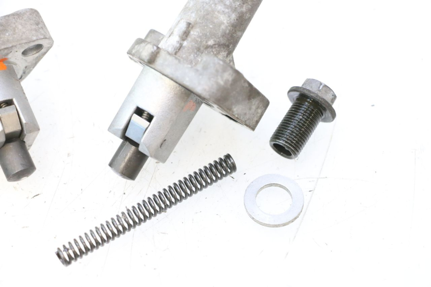 photo de TENDICATENA SUZUKI SV S 650 (2003 - 2009) - Dettagli dei punti di fissaggio