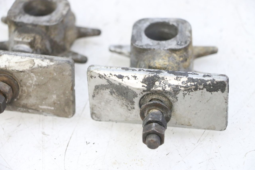 photo de TENDICATENA YAMAHA FZS FAZER 600 (2001 - 2003) - Dettagli dei punti di fissaggio