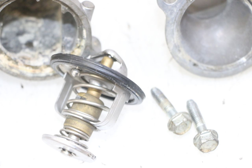 photo de TERMOSTATO  HONDA CB R 1000 (2018 - 2023) - Stato della superficie e materiale