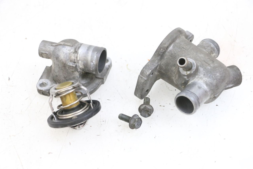 photo de TERMOSTATO  SUZUKI DL V STROM 1000 (2002 - 2007) - Primo piano tecnico