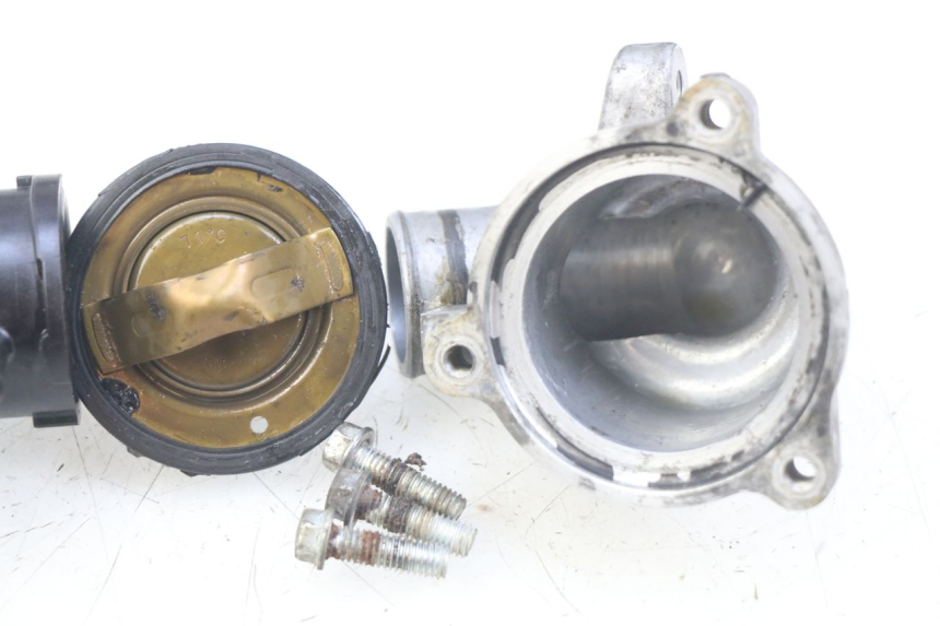 photo de THERMOSTAT YAMAHA FJR ABS 1300 (2006 - 2012) - Stato della superficie e materiale