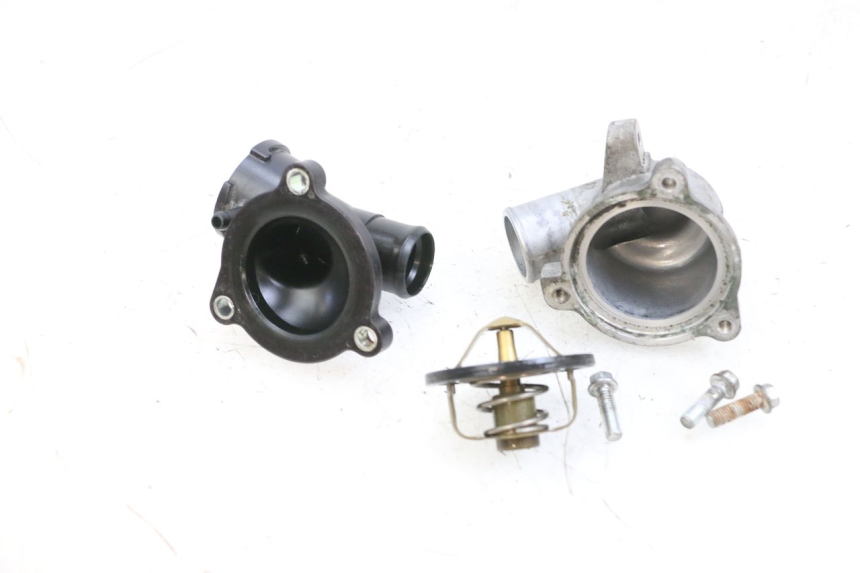 photo de THERMOSTAT YAMAHA FJR ABS 1300 (2006 - 2012) - Dettagli dei punti di fissaggio