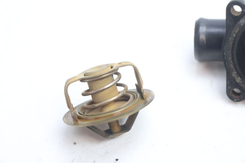 photo de TERMOSTATO  KAWASAKI GPX F ZX750F 750 (1986 - 1990) - Altra angolazione