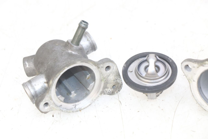 photo de THERMOSTAT SUZUKI SV N 650 (1999 - 2002) - Dettagli dei punti di fissaggio