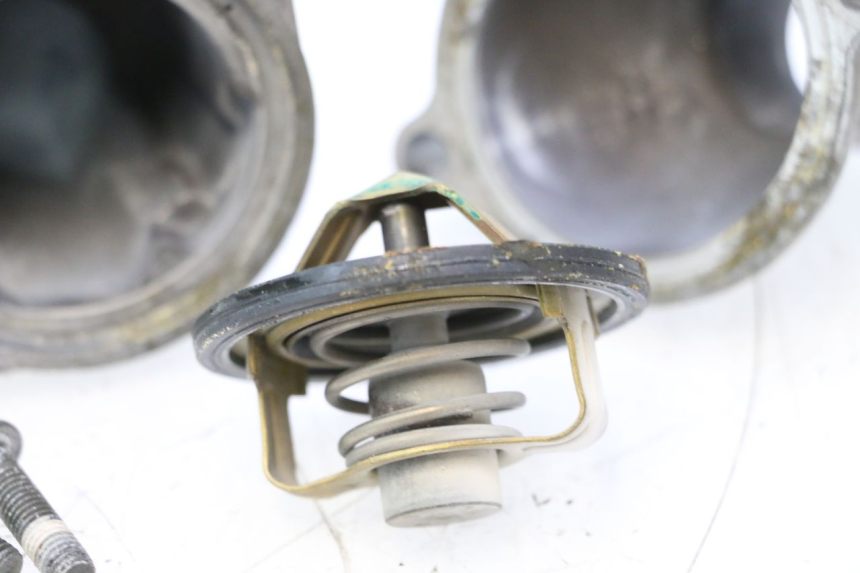photo de TERMOSTATO  YAMAHA YZF R GENESIS 750 (1993 - 1998) - Dettagli dei punti di fissaggio