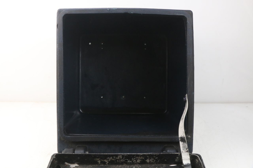 photo de Bauletto KYMCO AGILITY 4T 50 (2005 - 2018) - Dettagli dei punti di fissaggio