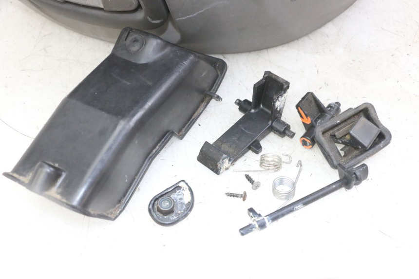 photo de BAULETTO PIAGGIO MP3 LT 300 (2010 - 2016) - Dettagli dei punti di fissaggio