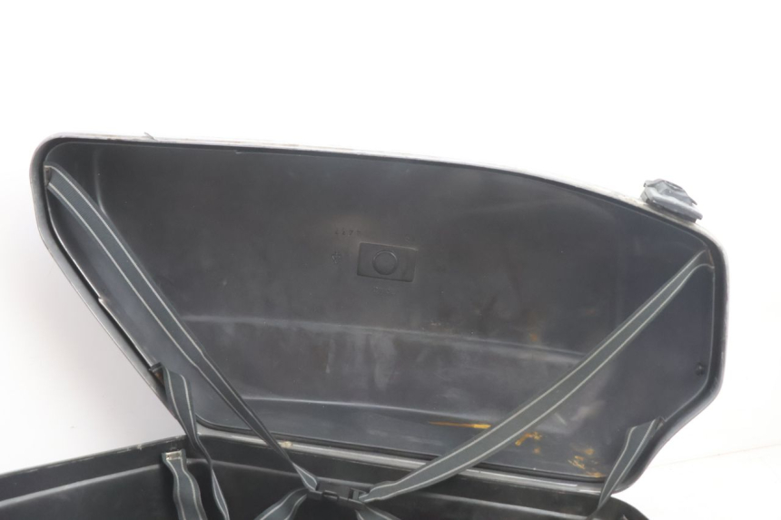 photo de BAULETTO APRILIA SCARABEO GT 125 (1999 - 2007) - Dettagli dei punti di fissaggio