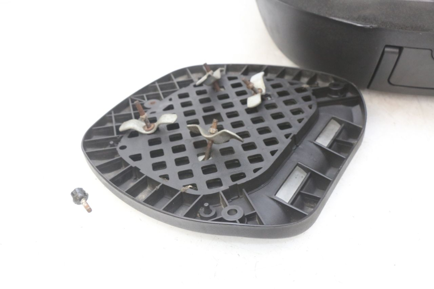 photo de TOP CASE YAMASAKI YM T 125 (2015 - 2020) - Stato della superficie e materiale