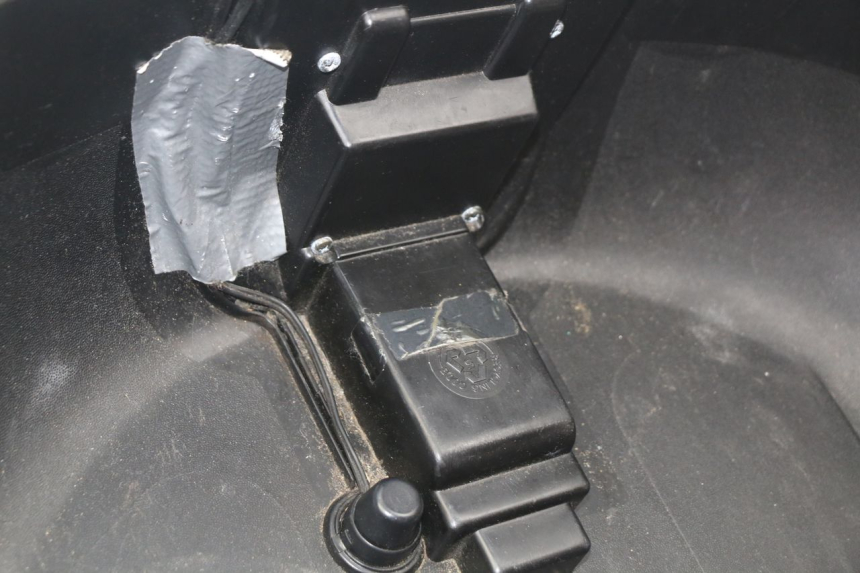 photo de BAULETTO KAWASAKI ZR7 ZR-7 S 750 (1999 - 2004) - Primo piano ad alta risoluzione