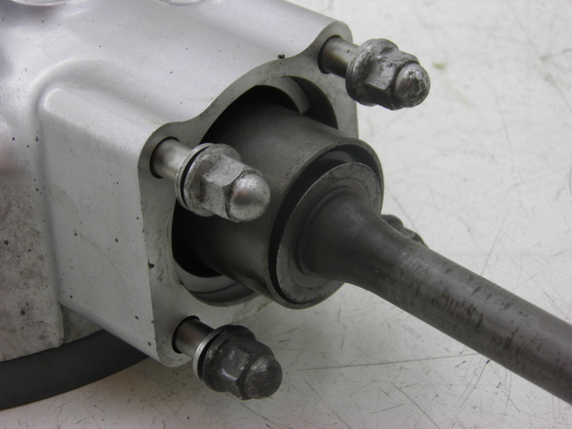 photo de TRASMISSIONE RUOTA YAMAHA FJR 1300 (2004 - 2005) - Panoramica del profilo