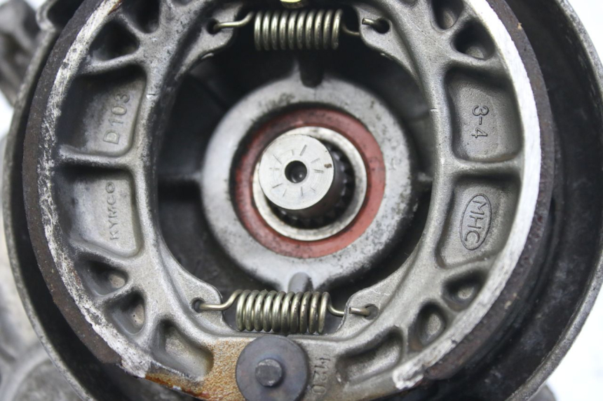 photo de TRASMISSIONE RUOTA KYMCO AGILITY 4T 50 (2005 - 2018) - Dettagli dei punti di fissaggio