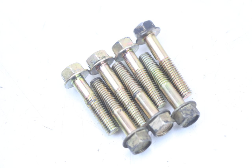 photo de TRASMISSIONE RUOTA KYMCO AGILITY 4T 50 (2005 - 2018) - Primo piano tecnico