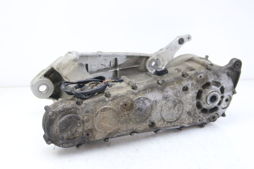 photo de TRASMISSIONE RUOTA SUZUKI BURGMAN 650 (2002 - 2004) - Primo piano tecnico