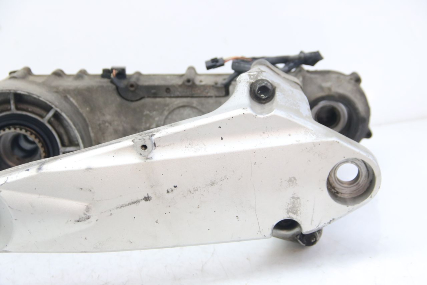 photo de TRASMISSIONE RUOTA SUZUKI BURGMAN 650 (2002 - 2004) - Dettagli dei punti di fissaggio