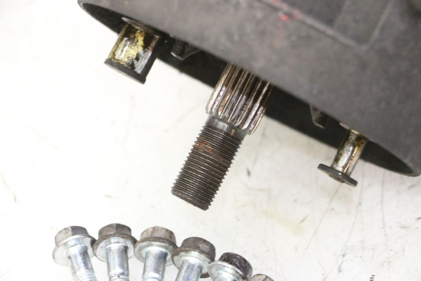 photo de TRASMISSIONE RUOTA SYM CROX 4T 50 (2016 - 2023) - Primo piano tecnico