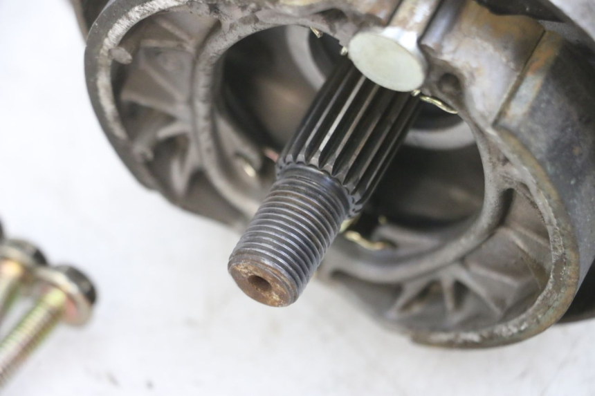 photo de TRASMISSIONE RUOTA PEUGEOT KISBEE 4T 50 (2010 - 2017) - Stato della superficie e materiale