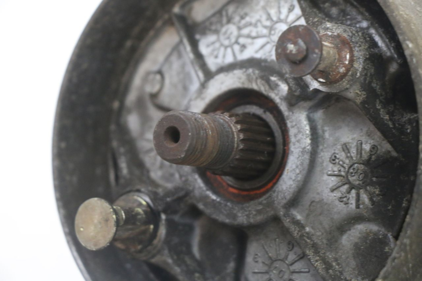 photo de TRASMISSIONE RUOTA KYMCO DINK 4T 50 (2007 - 2018) - Dettagli dei punti di fissaggio