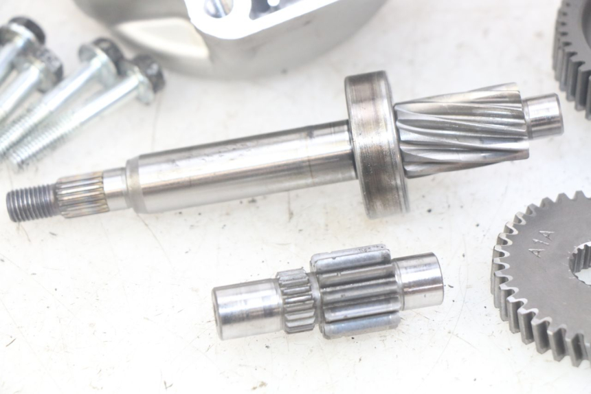 photo de TRASMISSIONE RUOTA SYM MIO 50 (2011 - 2017) - Caratteristiche distintive