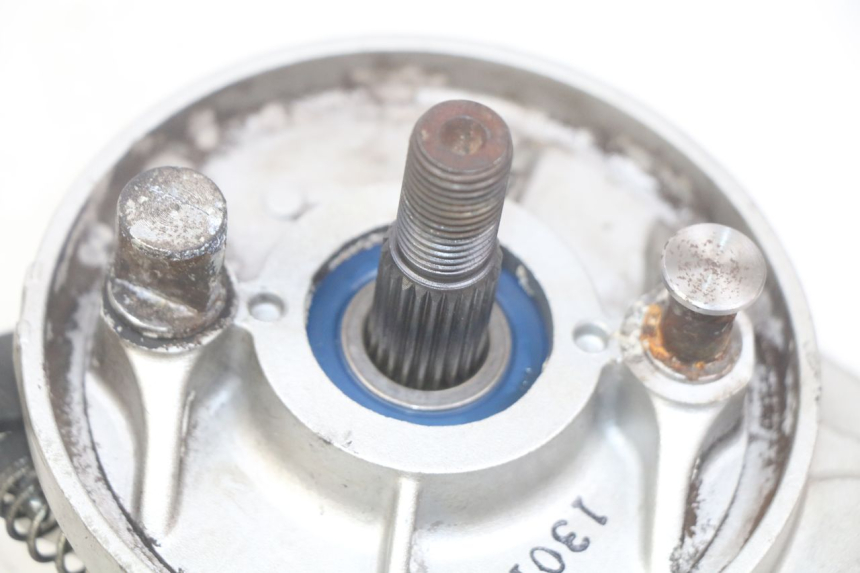 photo de TRASMISSIONE RUOTA SYM MIO 50 (2011 - 2017) - Dettagli dei punti di fissaggio