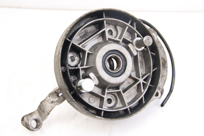 photo de TRASMISSIONE RUOTA APRILIA SCARABEO 4T 50 (2009 - 2017) - Dettagli dei punti di fissaggio