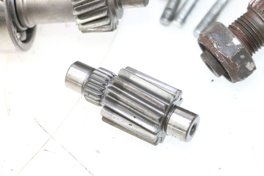 photo de INGRANAGGIO  HONDA SCV LEAD 100 (2003 - 2007) - Angolazione alternativa