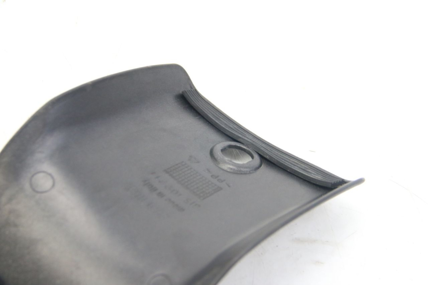 photo de SPORTELLO DEL SERBATOIO APRILIA ATLANTIC 500 (2002 - 2003) - Dettagli dei punti di fissaggio