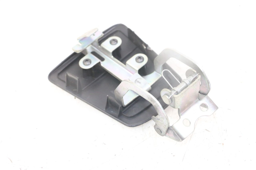 photo de CARBURANTE SPORTELLO HONDA FORZA ABS 300 (2013 - 2017) - Dettaglio del componente