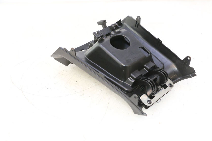 photo de CARBURANTE SPORTELLO PIAGGIO MP3 HPE 530 (2022 - 2026) - Dettagli dei punti di fissaggio