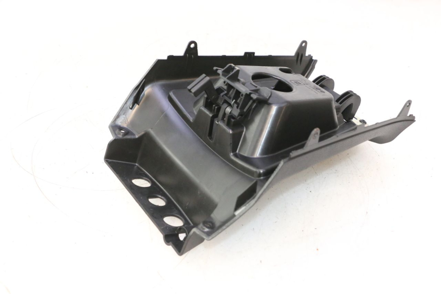 photo de CARBURANTE SPORTELLO PIAGGIO MP3 HPE 530 (2022 - 2026) - Stato della superficie e materiale